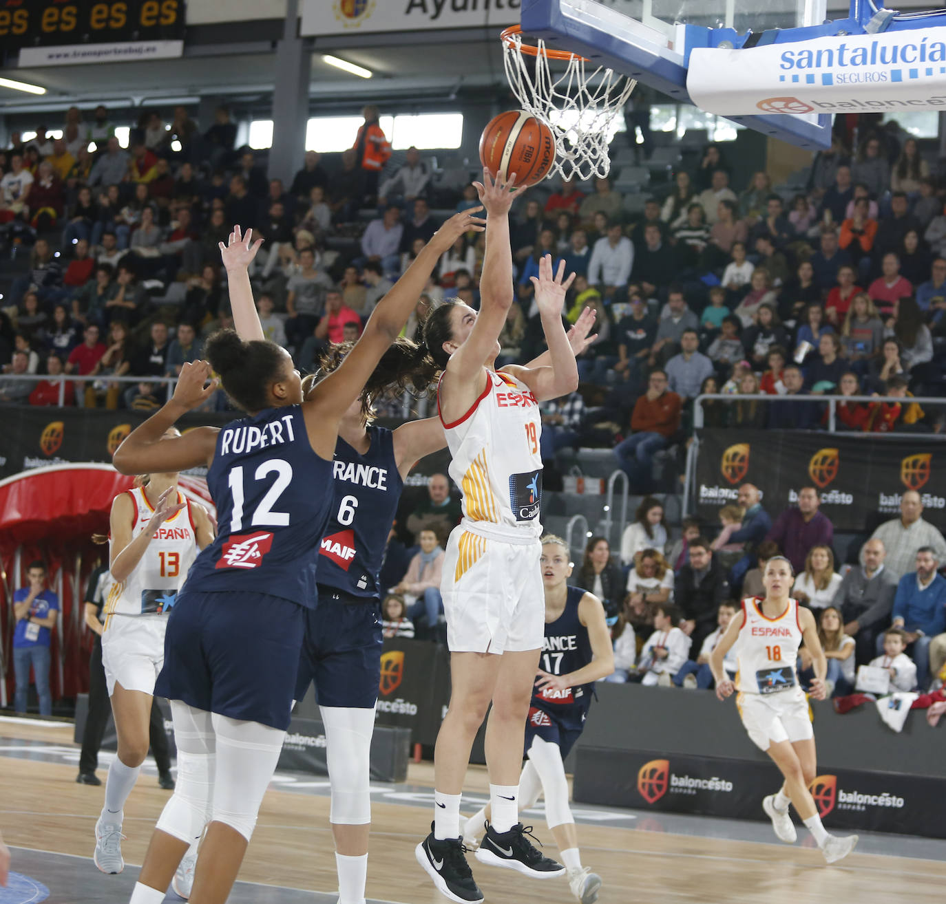España pierde contra Francia en Palencia.