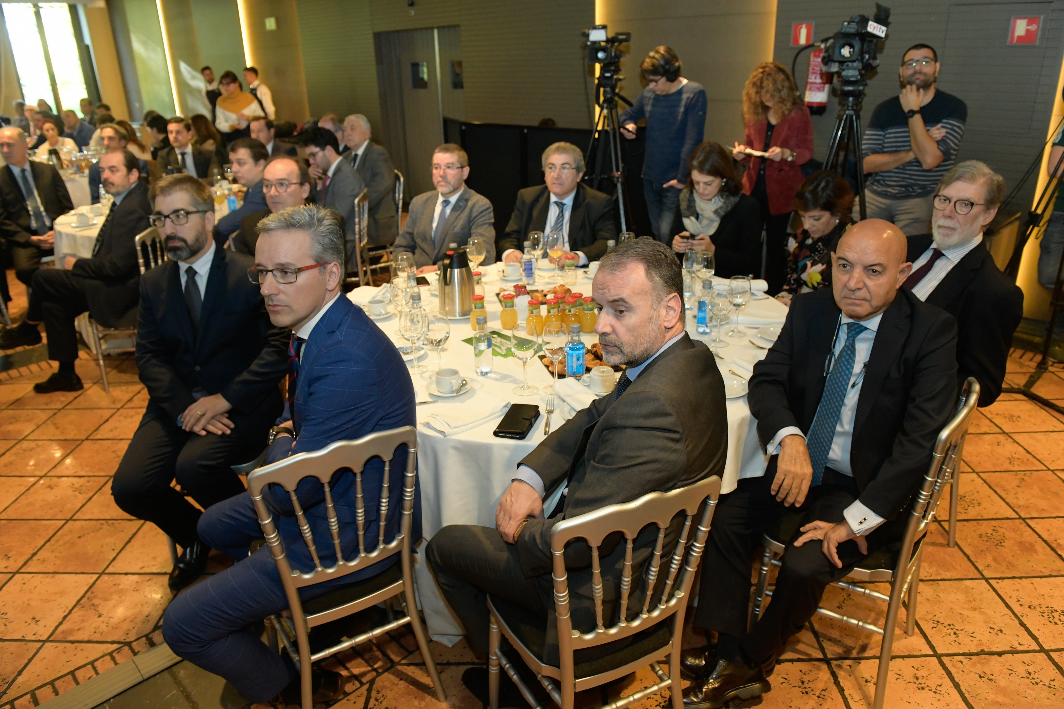 Rubén de Pedro (ascensores Zener), Roberto Bedera (director ejecutivo de Renault España), Carlos Magdaleno (presidente ejecutivo de Ambuibérica), Miguel Ángel Maroto (Casvisa), Laura Martín (El Norte de Castilla), Rocío Bustamante (El Norte de Castilla), Santiago Aparicio (presidente de Cecale), José Ballesteros (presidente grupo Ballesteros), Miguel Ángel Blanes (director financiero grupo Ballesteros), José Luis Martín (delegado ABC Castilla y León).