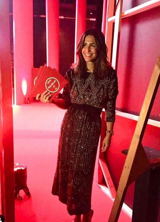 Fotos: Nuria Roca tiene el cárdigan más original del otoño (y el vestido más elegante)