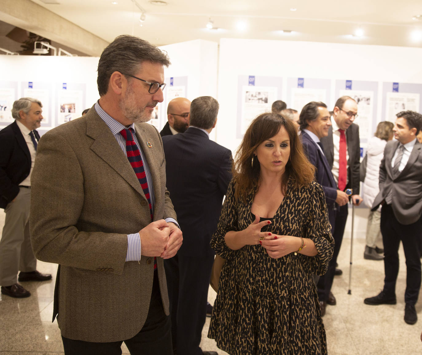 Las Cortes de Castilla y León y El Norte de Castilla reúnen en una exposición, a partir de la completa hemeroteca del diario decano de la prensa española, los hitos de los 11 comicios locales desde 1979