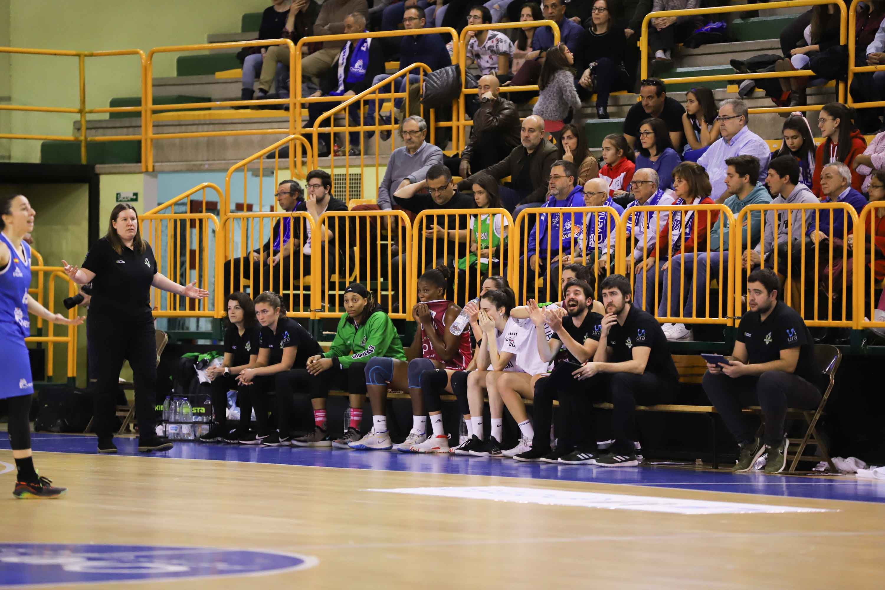 El equipo charro supera a Araski sin problemas tras las dos últimas derrotas ligueras en un duelo con varias jugadoras lesionadas en ambos equipos.