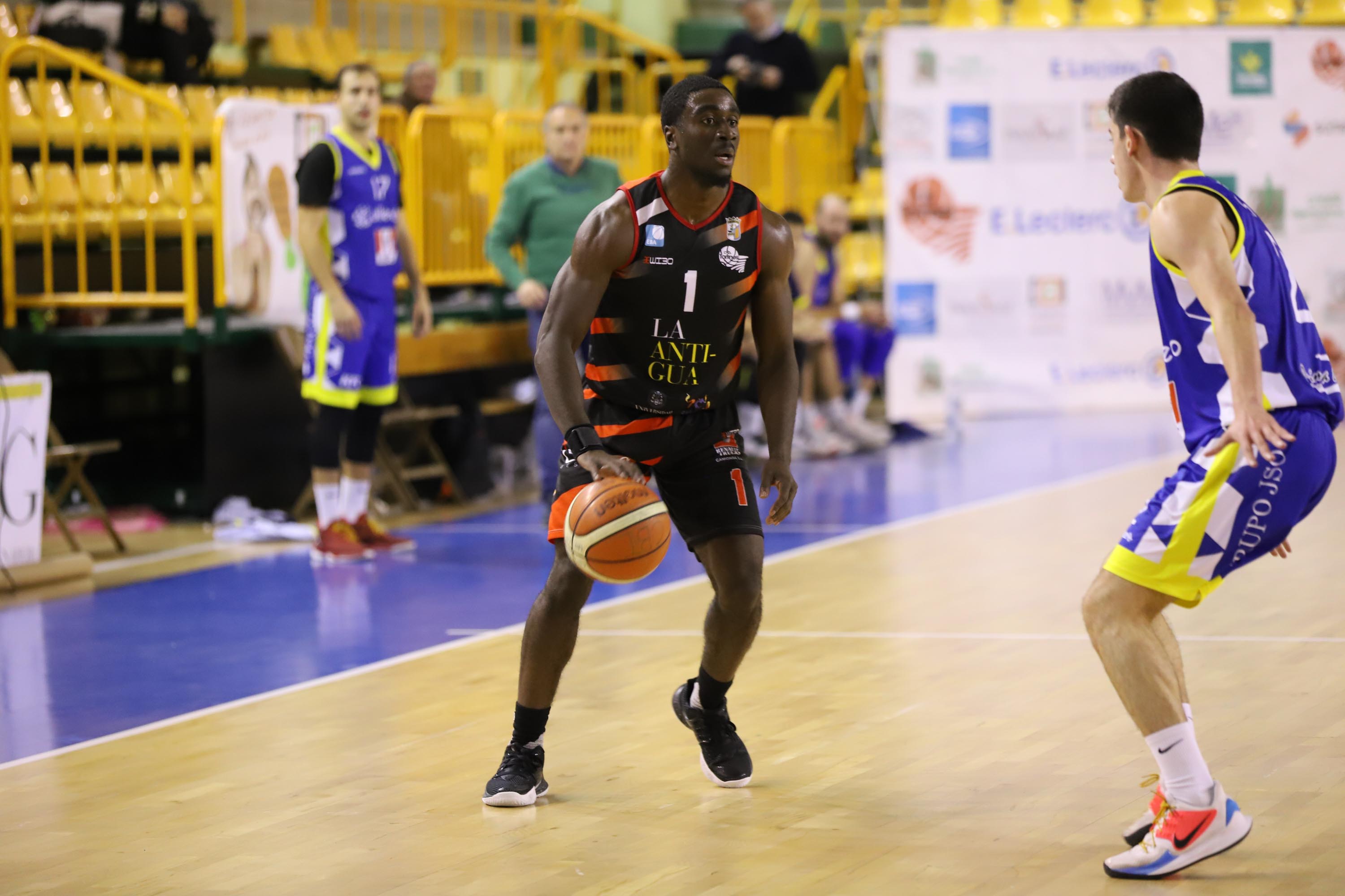 Los jugadores, durante el encuentro de este sábado.