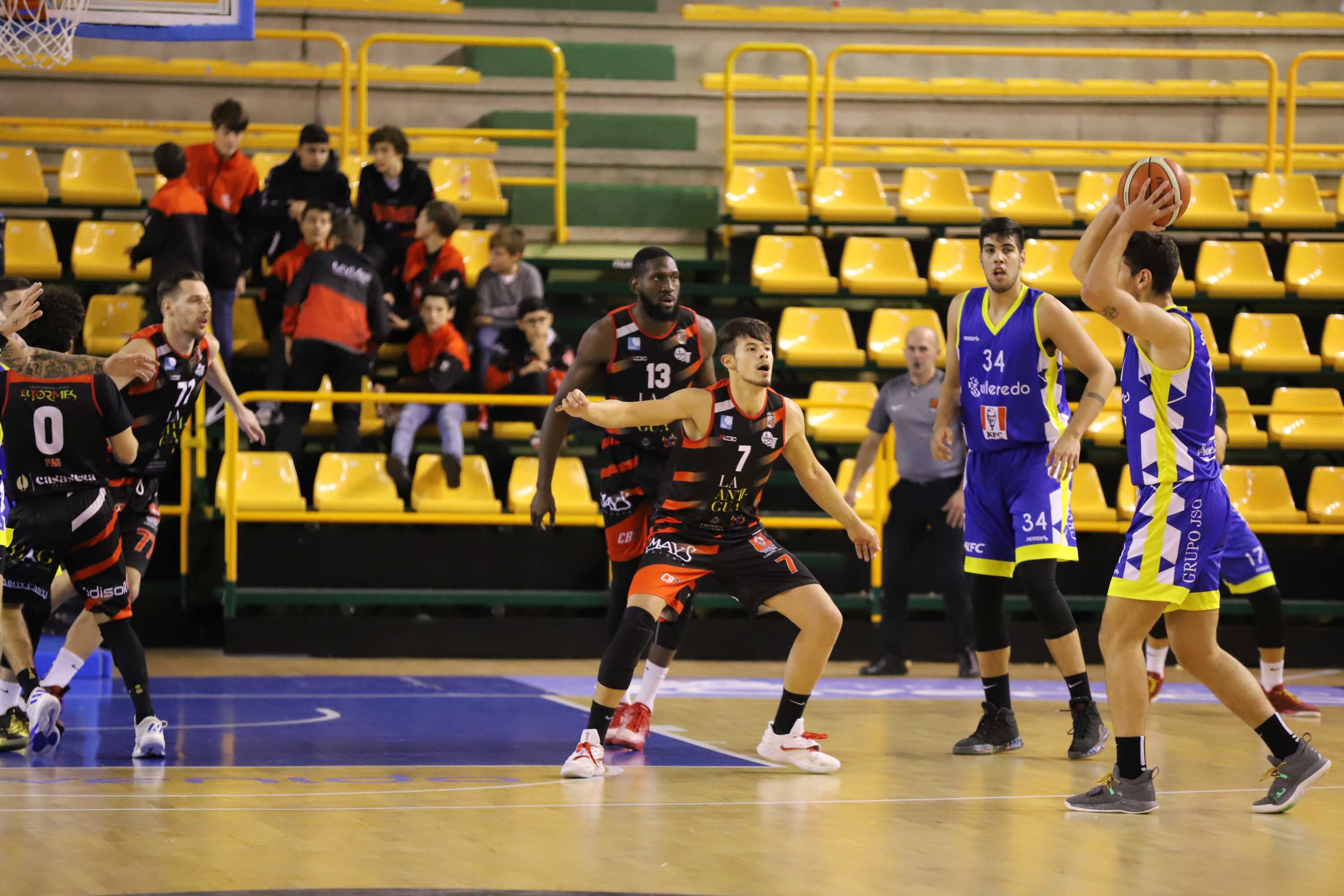 Los jugadores, durante el encuentro de este sábado.