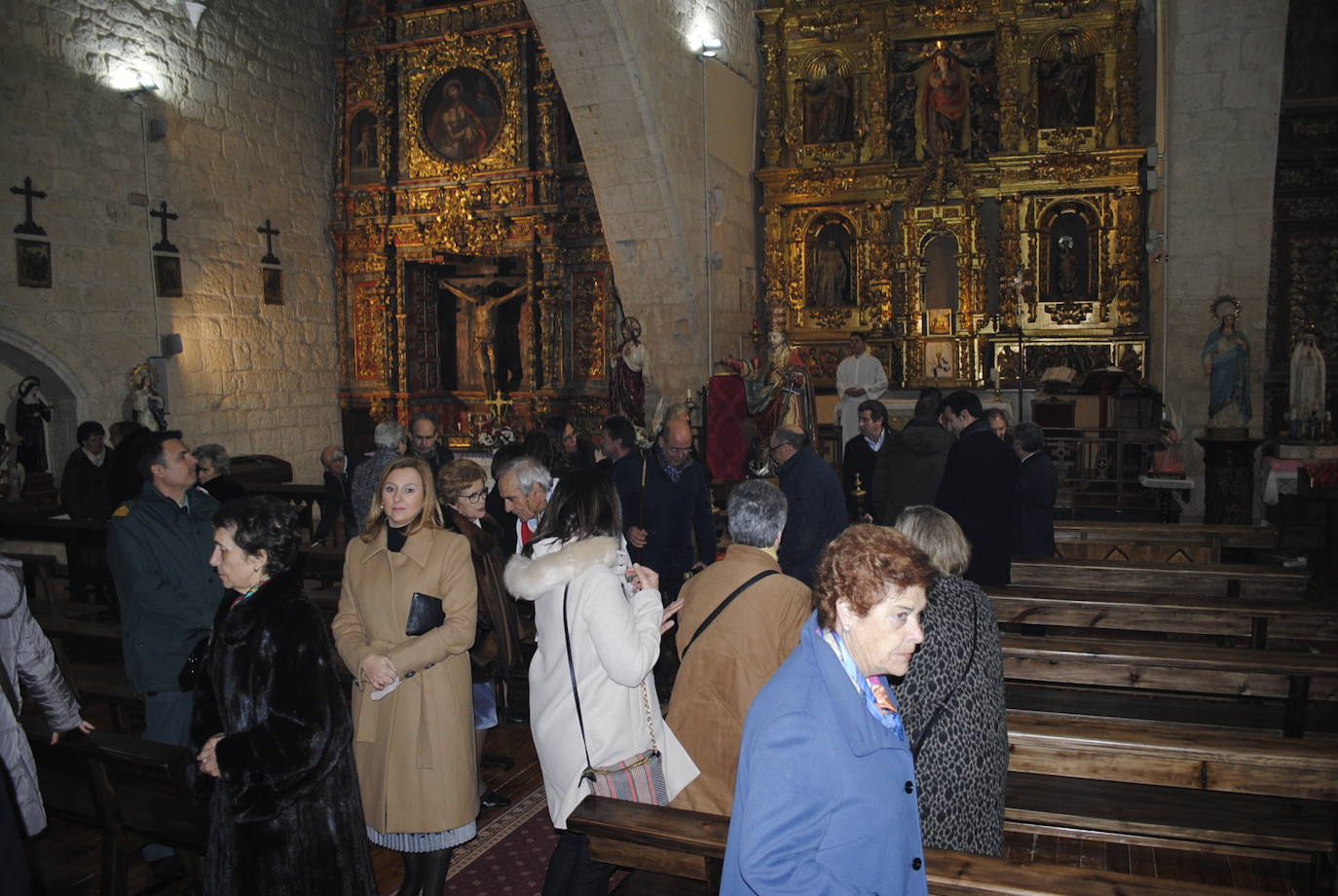 El cardenal arzobispo de Valladolid, Ricardo Blázquez, ha entregado este sábado la reliquia del patrón, durante la solemne misa de la festividad de San Clemente.