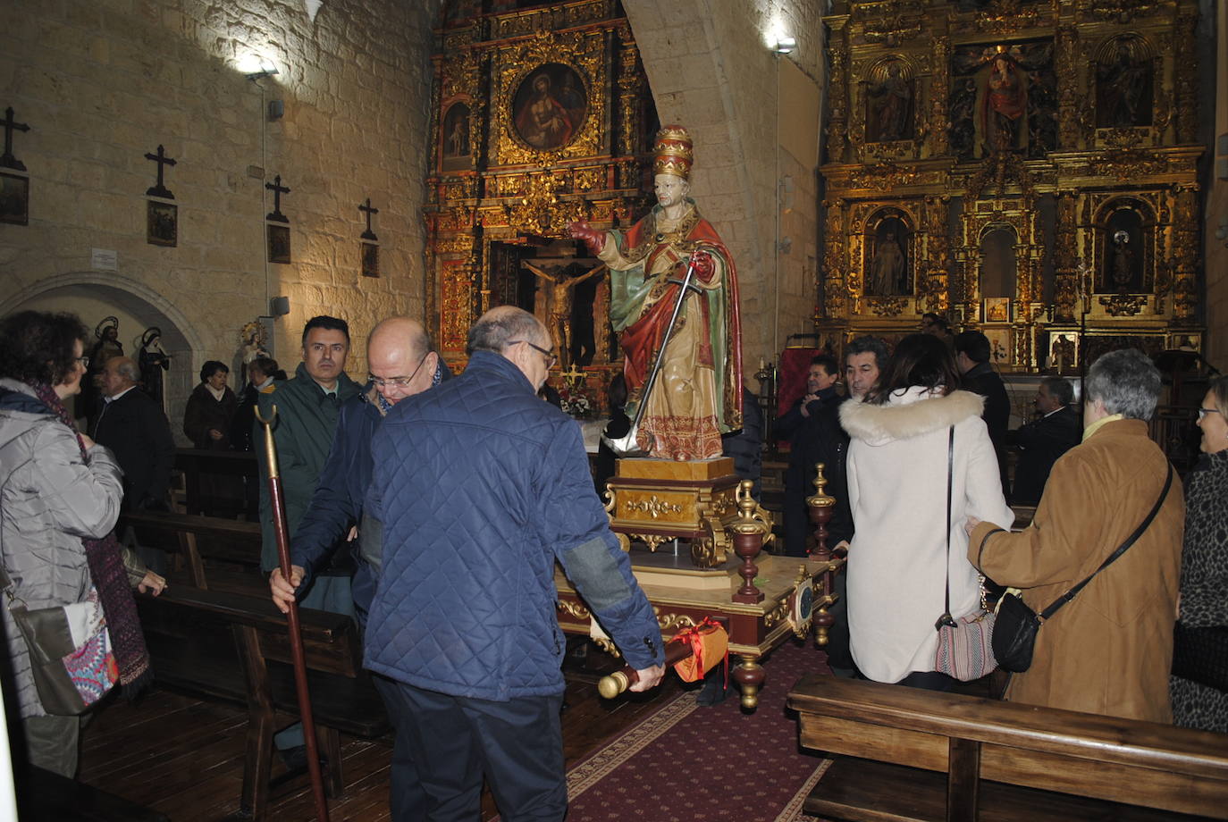 El cardenal arzobispo de Valladolid, Ricardo Blázquez, ha entregado este sábado la reliquia del patrón, durante la solemne misa de la festividad de San Clemente.