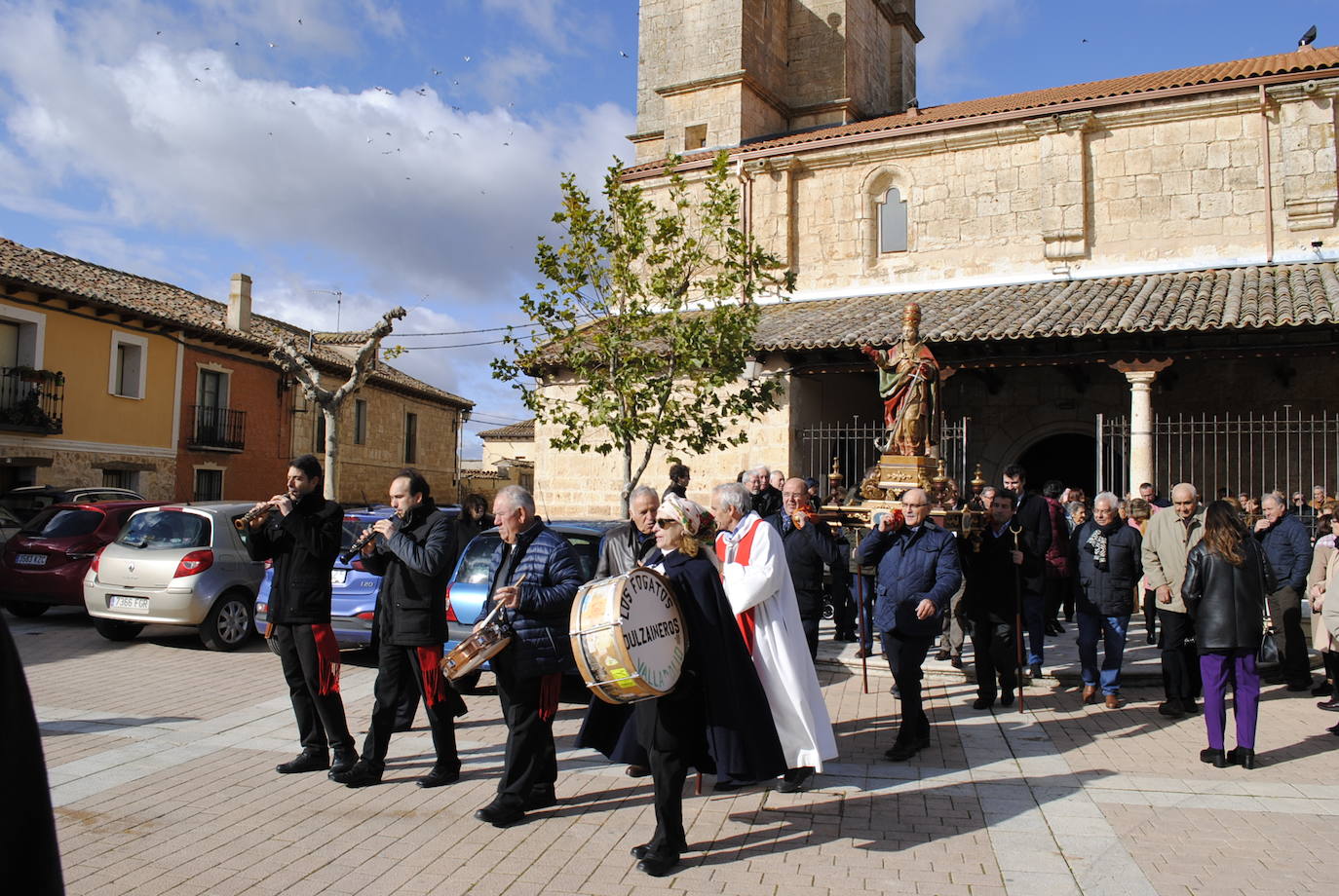 El cardenal arzobispo de Valladolid, Ricardo Blázquez, ha entregado este sábado la reliquia del patrón, durante la solemne misa de la festividad de San Clemente.