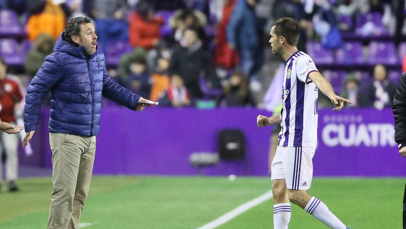 Un penalti marcado a la segunda por Banega lleva al Real Valladolid a sufrir la primera derrota de la temporada en Zorrilla.