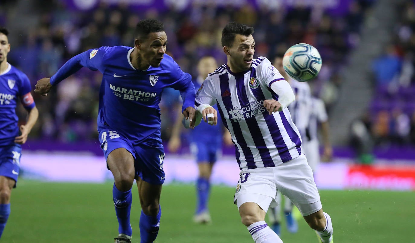 Un penalti marcado a la segunda por Banega lleva al Real Valladolid a sufrir la primera derrota de la temporada en Zorrilla.