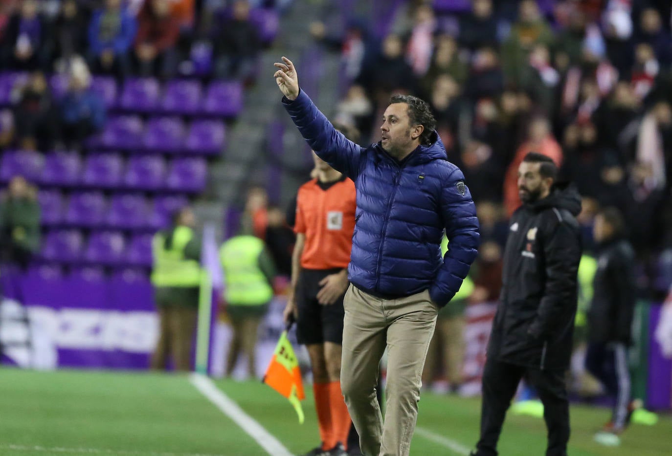 Un penalti marcado a la segunda por Banega lleva al Real Valladolid a sufrir la primera derrota de la temporada en Zorrilla.