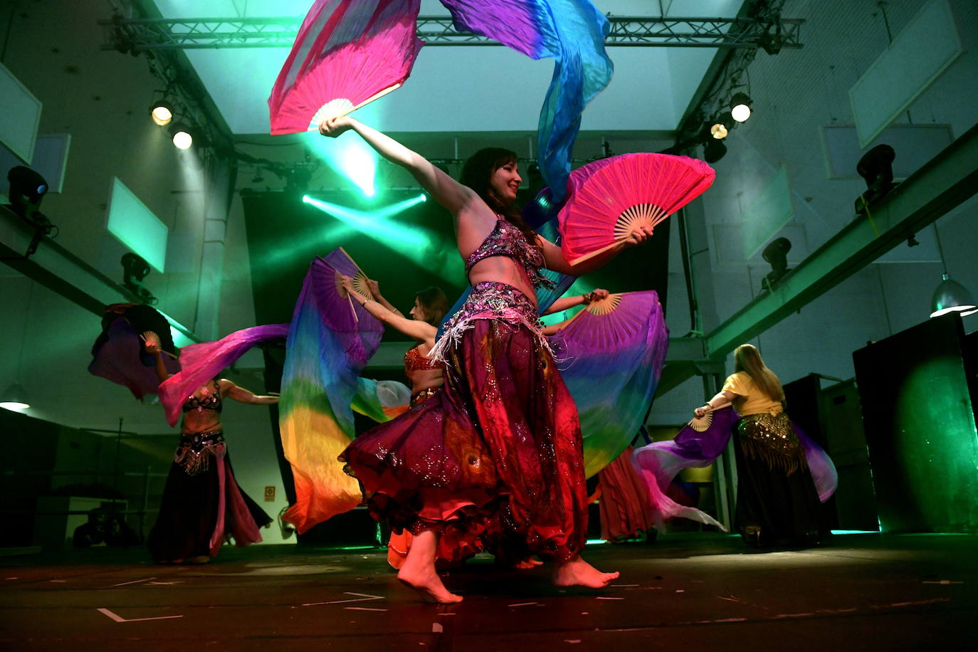 La cita ha llenado el recinto artístico de bigotes, símbolo de este movimiento internacional por la salud masculina. 