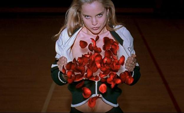 Imagen principal - Mena Suvari, Annette Bening y Kevin Spacey en 'American Beauty'.