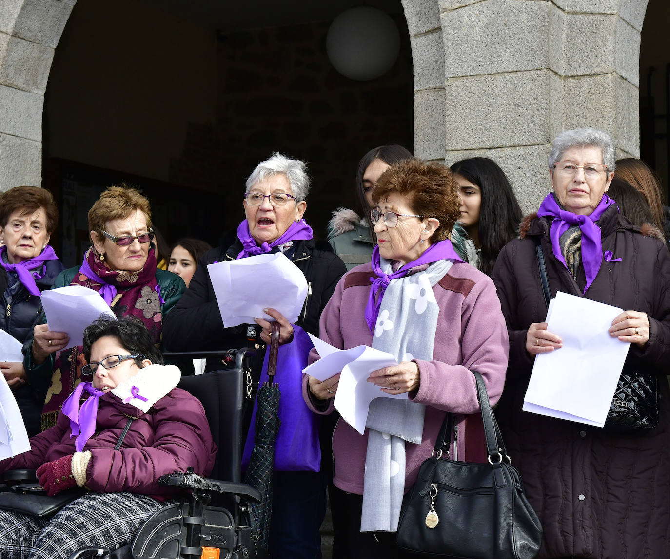 Fotos: Concentración contra la violencia de género en el Espinar