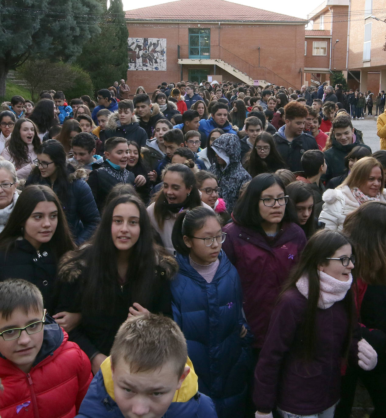 Fotos: Concentración contra la violencia de género en el Espinar