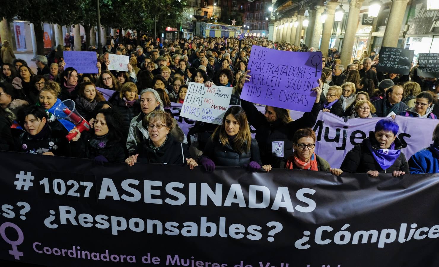 Más de 2.000 personas salieron hoy a las calles del centro de la ciudad convocadas por la Coordinadora de Mujeres 