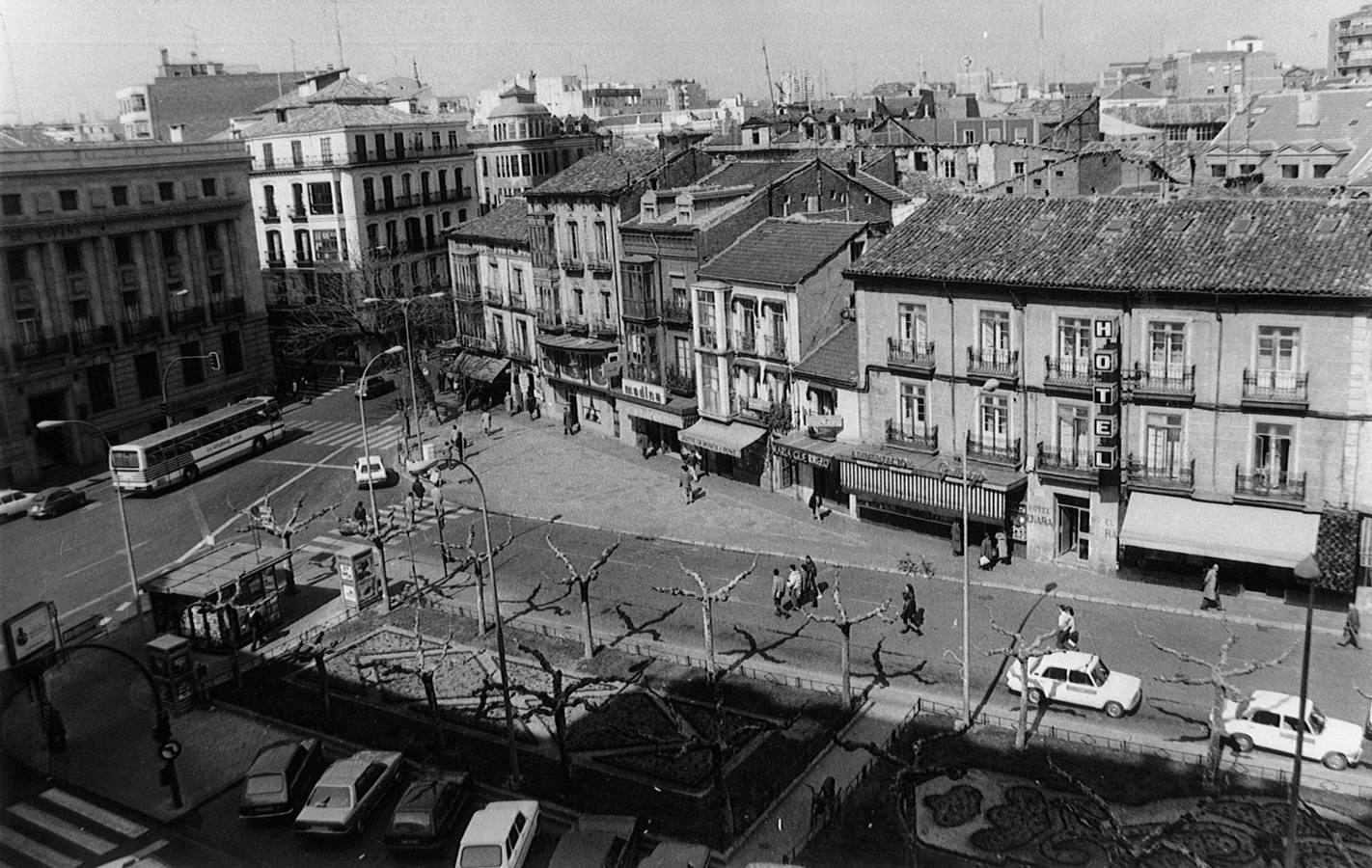 Fotos: Estampas del Valladolid antiguo (XXVII): así ha cambiado la Plaza de España