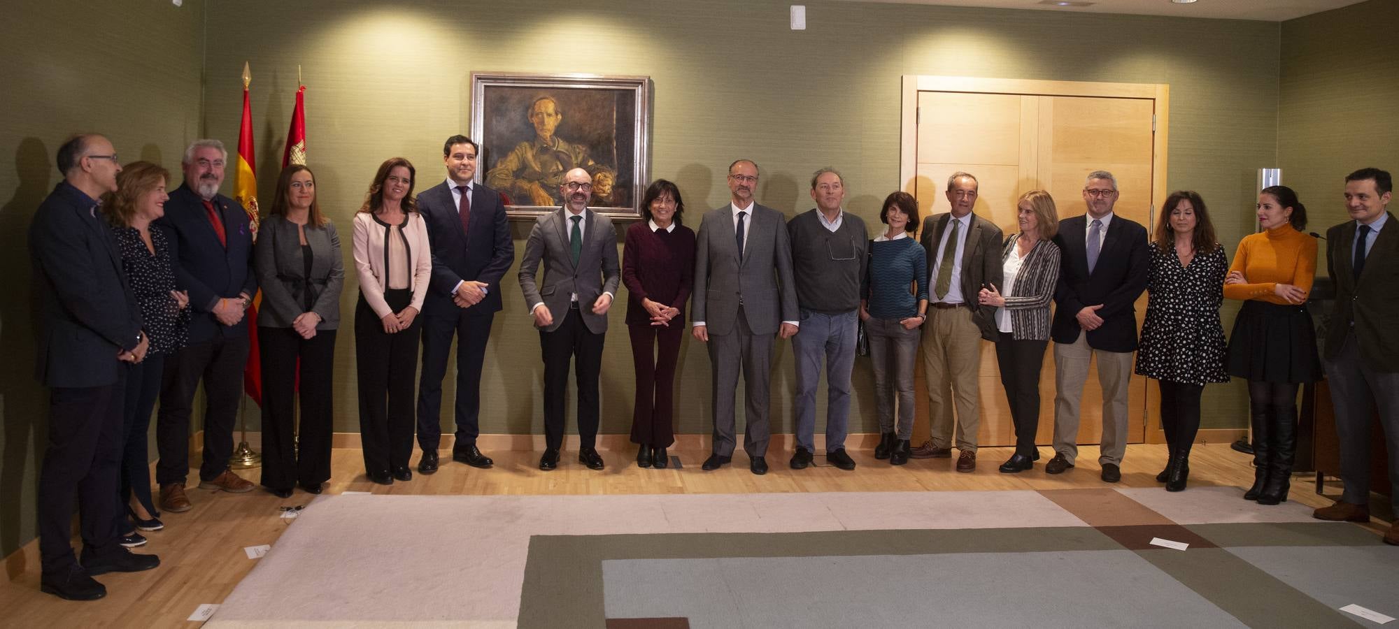 Un retrato y una placa con su nombre en la antigua sala de mesa y portavoces rinden tributo al escritor con motivo del centenario de su nacimiento 