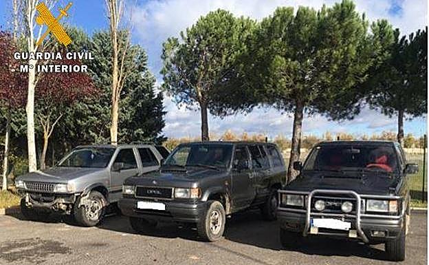 Imagen principal - Intervención de la Guardia Civil en las naves que utilizaban los arrestados.