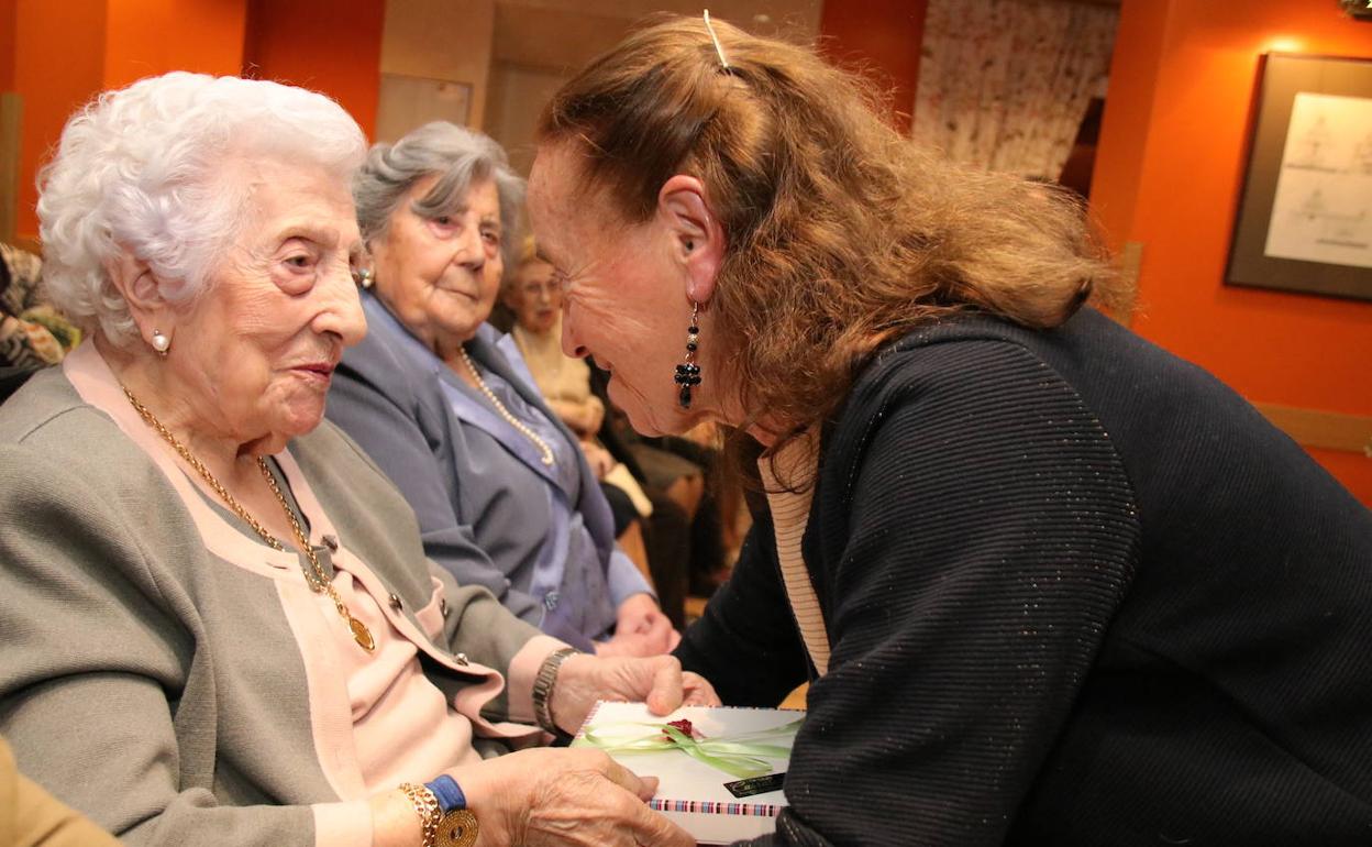 Un momento del homenaje a Albina de la Fuente. 