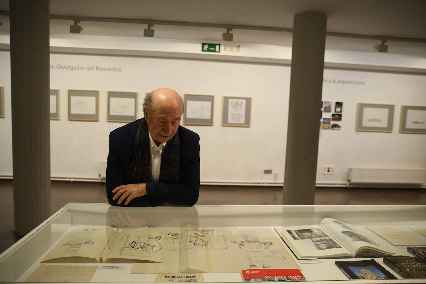 La Casa Revilla acerca a través de la exposición 'Los mundos de Peridis' el afán creador de un activista social y cultural que a sus 78 años sigue alentando proyectos colectivos de marcado interés social.