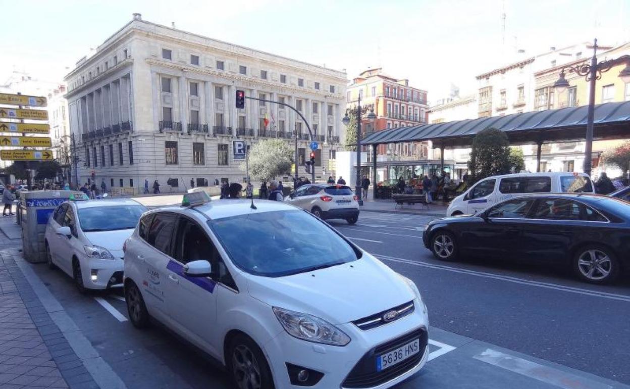 Parada de taxi en Plaza de España. 