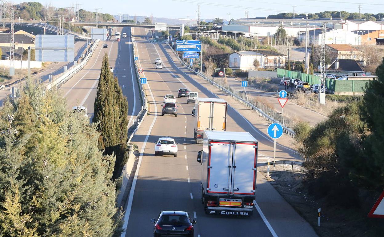 Tráfico en la Autovía de Pinares. 
