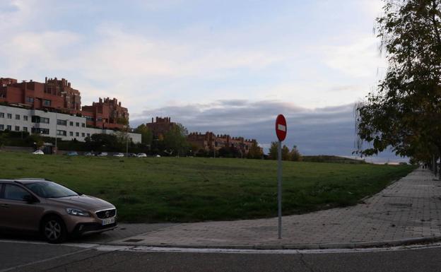 Una de las parcelas que el Ayuntamiento oferta en el barrio de Parquesol. :: 