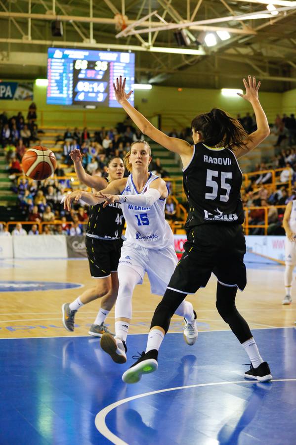 Partido CB Avenida - Olivais FC (92-49).