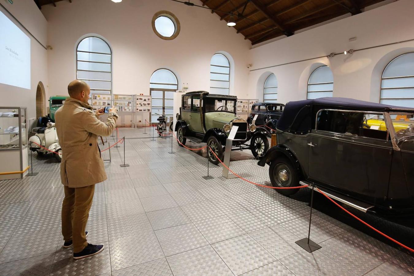 Coches expuestos en Salamanca. 