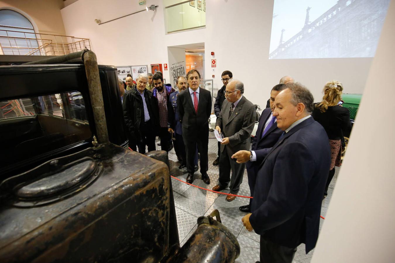 Fotos: Exposición de coches de la Guerra Civil en el Museo de Automoción de Salamanca