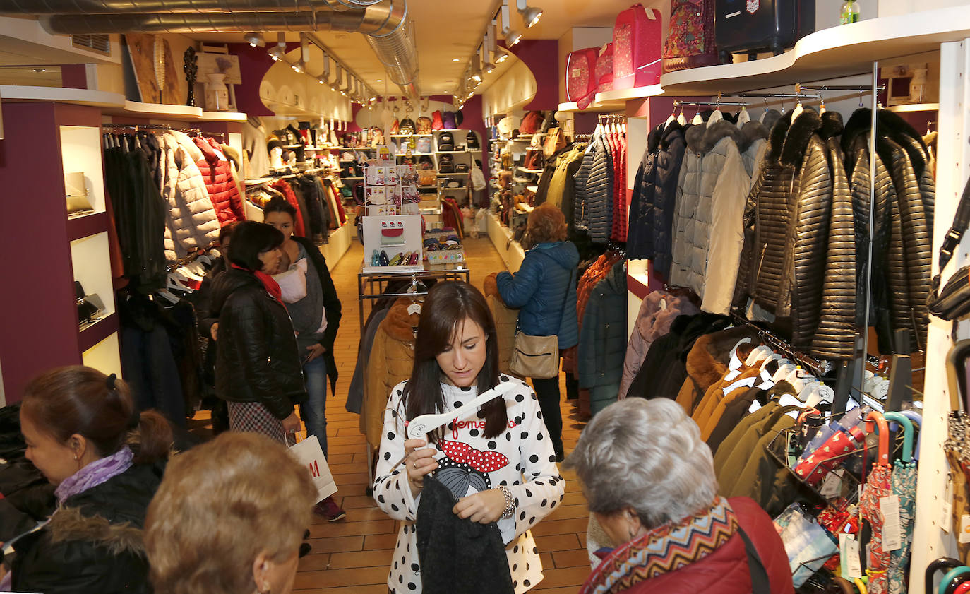 Compras en el 'Black Friday' en Palencia.