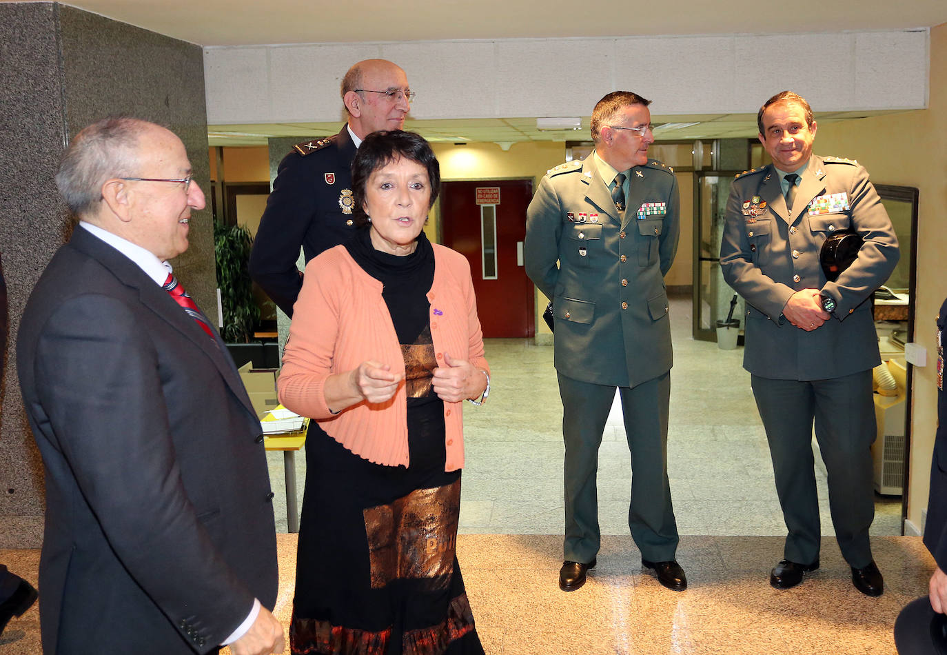 La delegada del Gobierno, Mercedes Martín, inaugura una jornada sobre violencia de género en la que se dan pautas a las 225 entidades locales de la provincia de Valladolid para que empleen los fondos del Gobierno en actividades acordes con las medidas del Pacto de Estado contra la Violencia de Género.