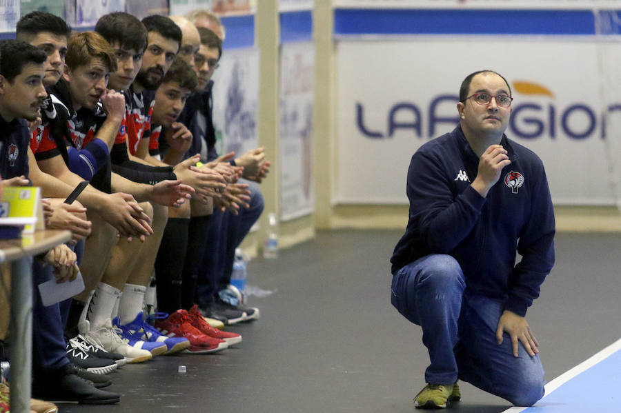 Fotos: Derrota del Balonmano Nava ante el Puente Genil (24-25) en un disputado partido