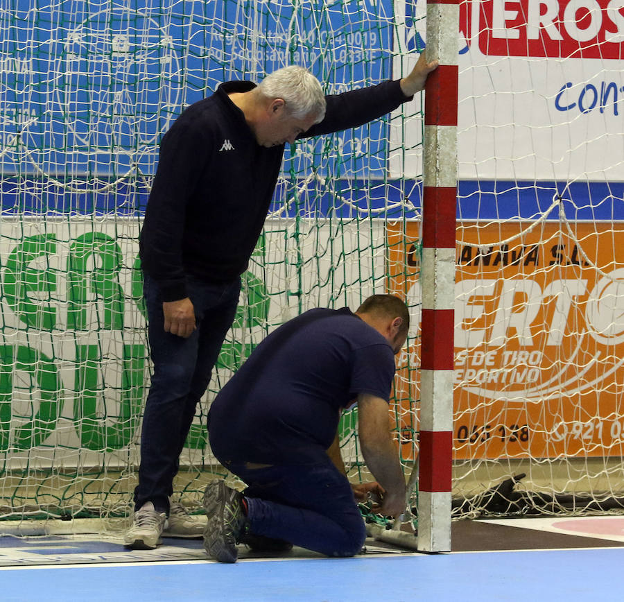 Fotos: Derrota del Balonmano Nava ante el Puente Genil (24-25) en un disputado partido