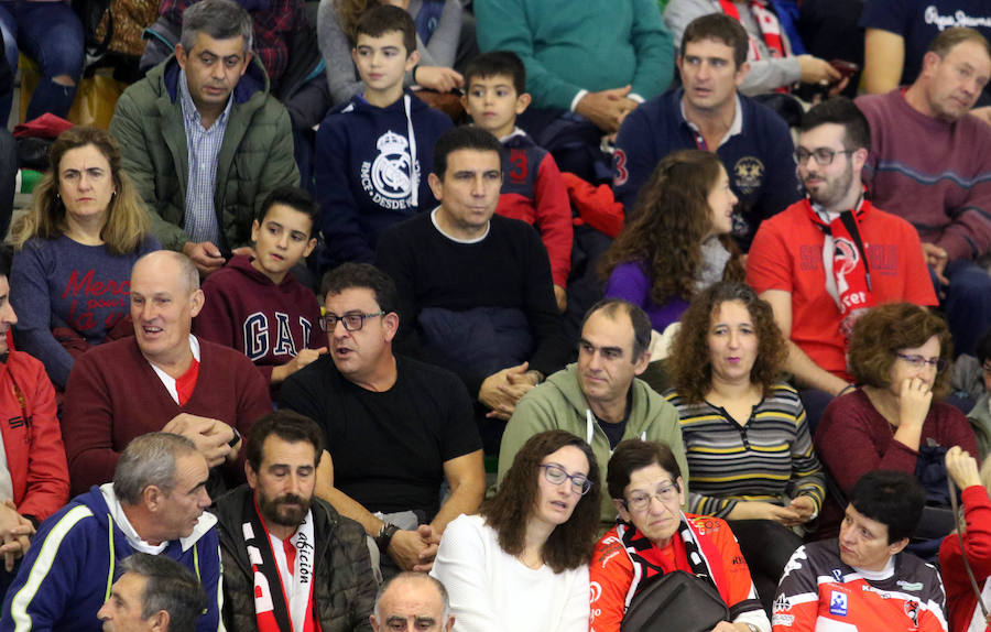 Fotos: Derrota del Balonmano Nava ante el Puente Genil (24-25) en un disputado partido