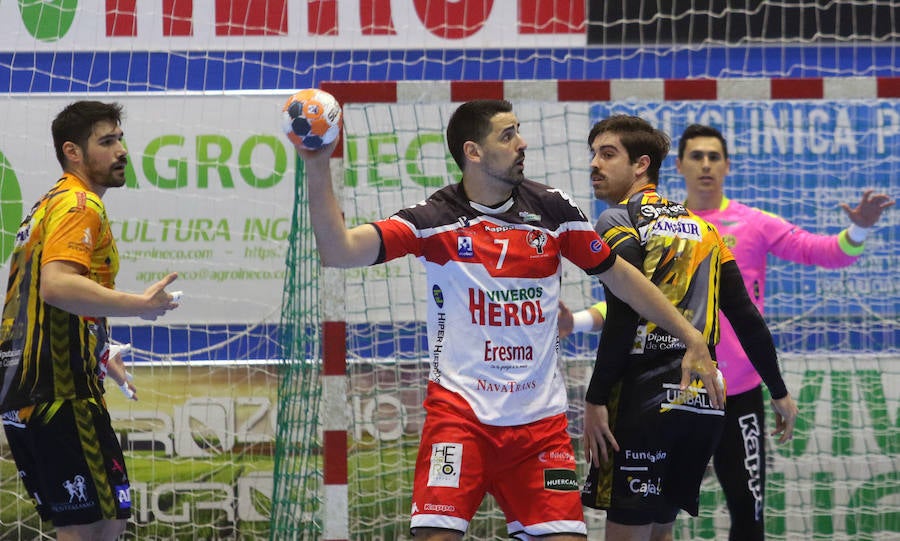 Fotos: Derrota del Balonmano Nava ante el Puente Genil (24-25)