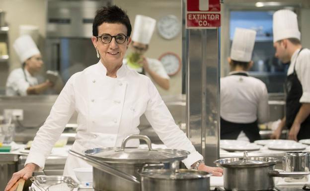 Carme posa durante una de sus exhibiciones de cocina. 