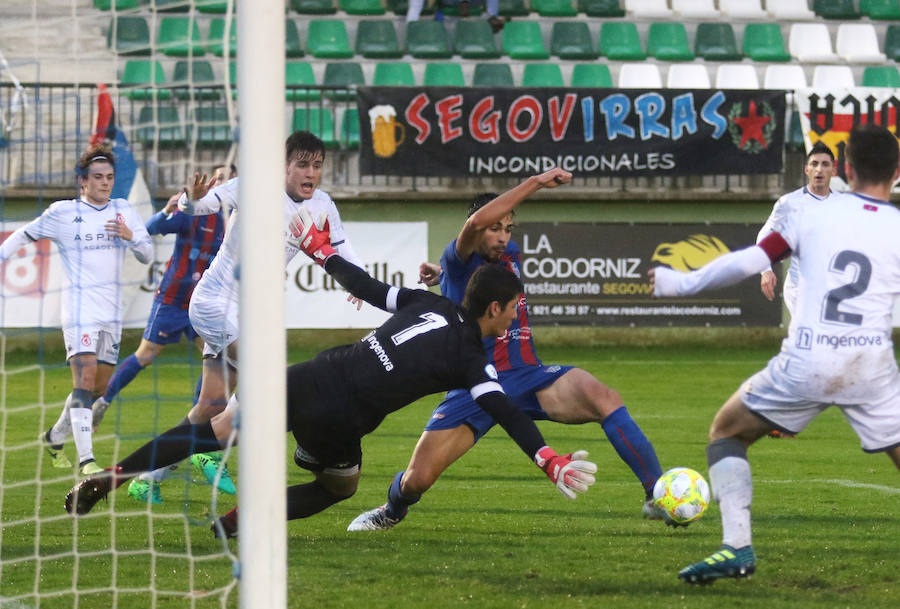 Fotos: La Gimnástica Segoviana golea al Júpiter leonés