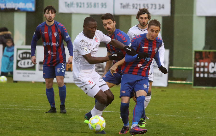 Fotos: La Gimnástica Segoviana golea al Júpiter leonés