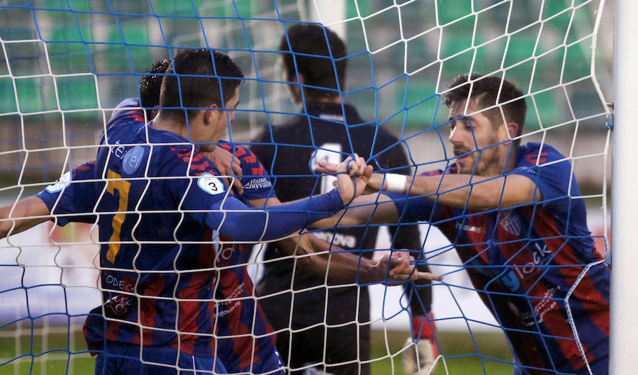 Fotos: La Gimnástica Segoviana golea al Júpiter leonés