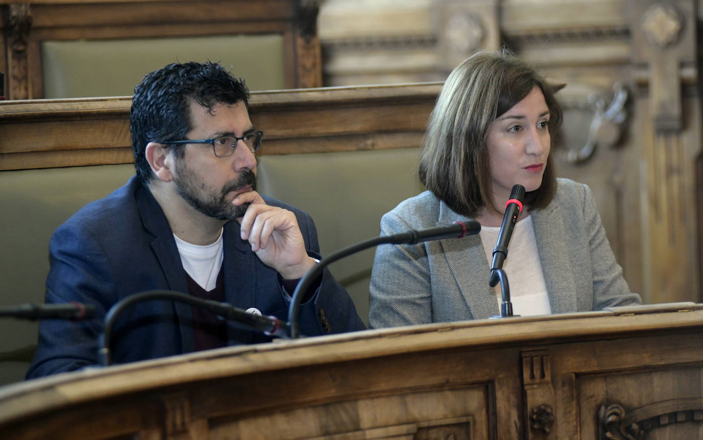 El Grupo Municipal Popular no ha logrado que el Pleno del Ayuntamiento de Valladolid acuerde reprobar al alcalde socialista de León, José Antonio Diez, por sus declaraciones sobre Óscar Puente y sobre la «ruptura» de la Comunidad, ni tampoco «criticar enérgicamente», en una última propuesta matizada 'in voce' durante el debate.