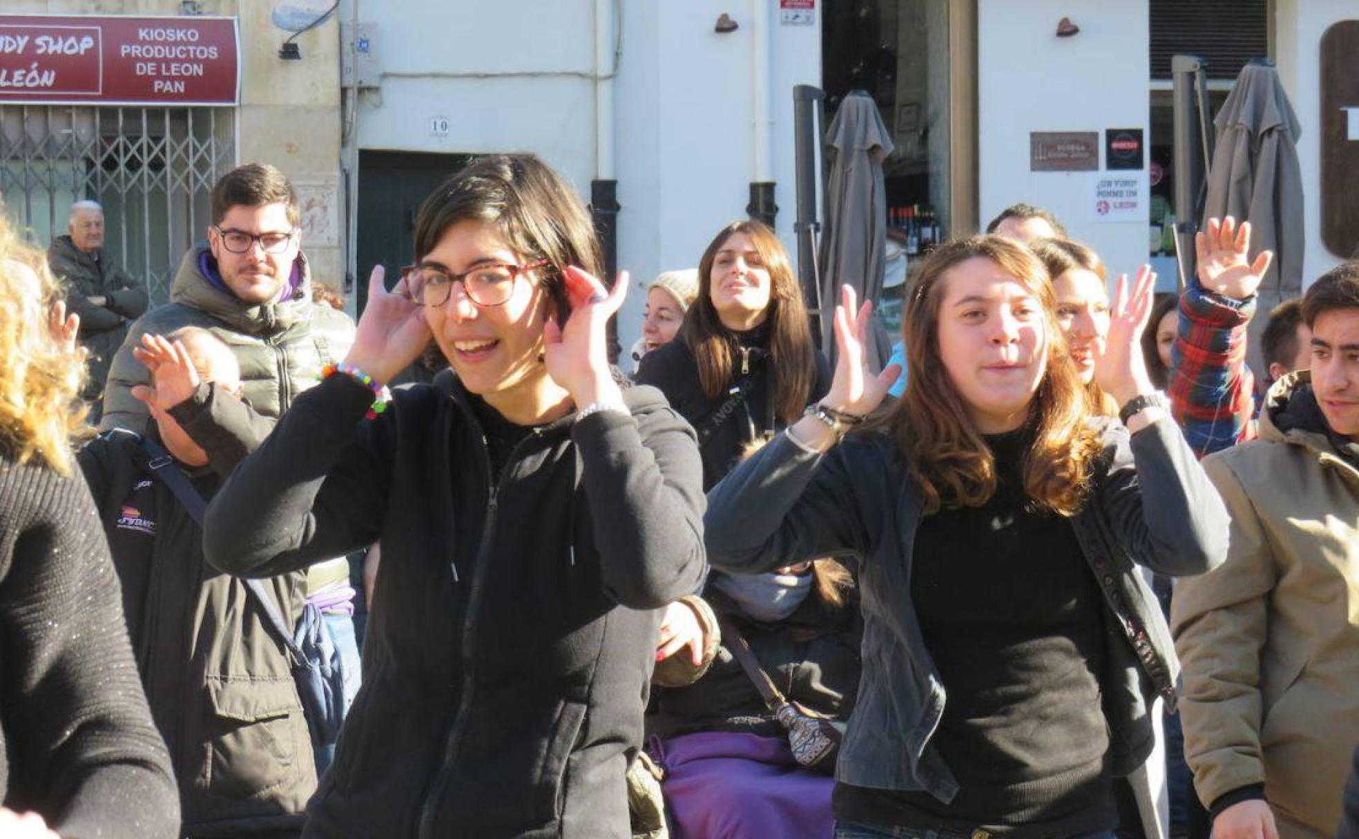 Un momento del flashmob celebrado en la plaza de San Marcelo.