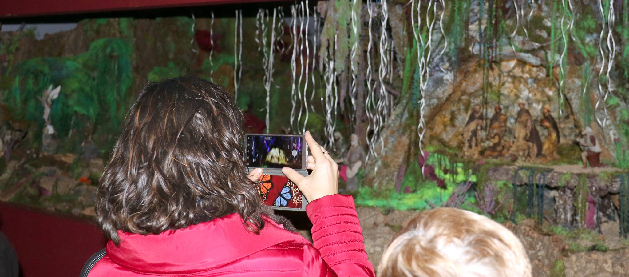 El montaje instalado en la sala de exposiciones de Las Francesas, con dos grandes lagos e islas flotantes, puede visitarse hasta el 6 de enero