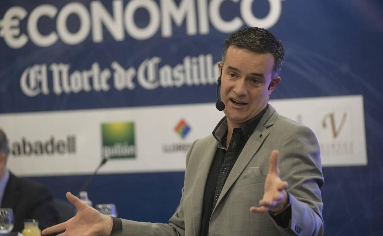 Inigo Sáenz de Urturi, en el foro de El Norte. 