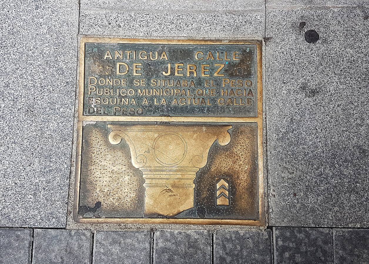 Recuerdo de la antigua calle de Jerez, en la Plaza Mayor junto a la calle Jesús, al lado del café Continental.