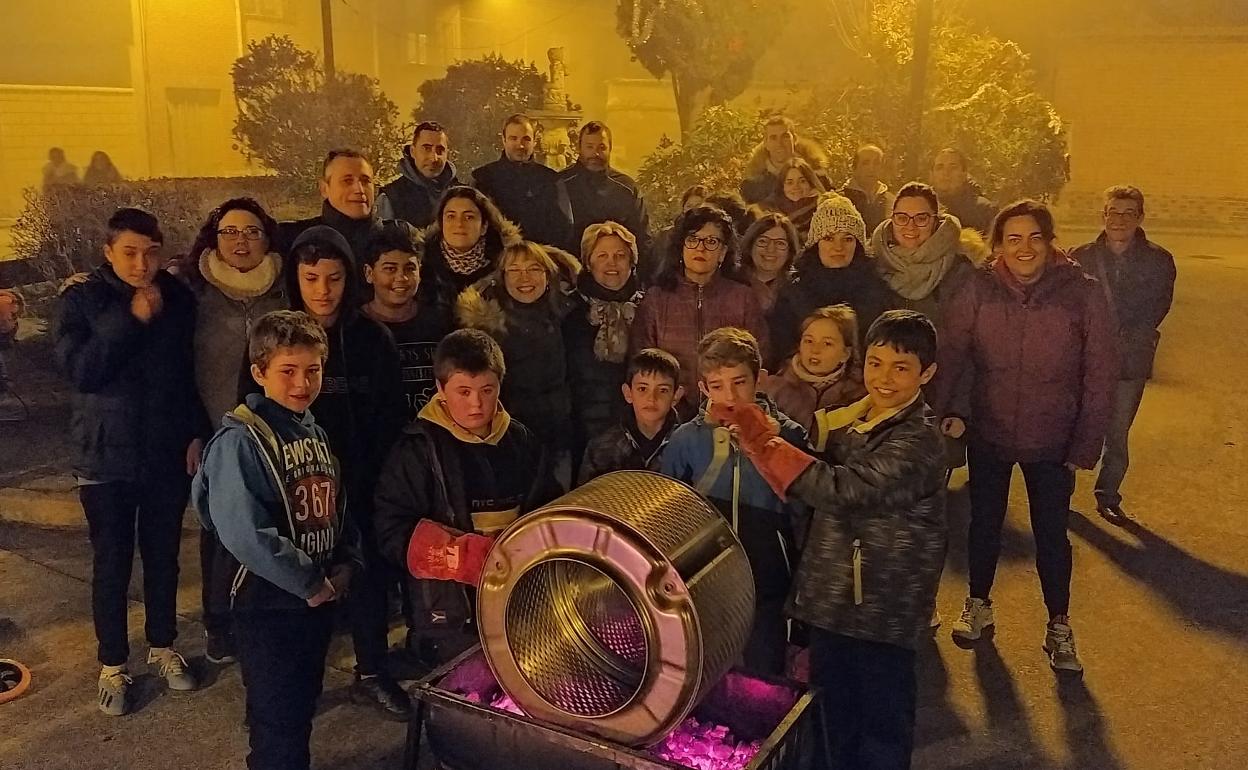 Participantes en la castañada de Becilla de Valderaduey. 