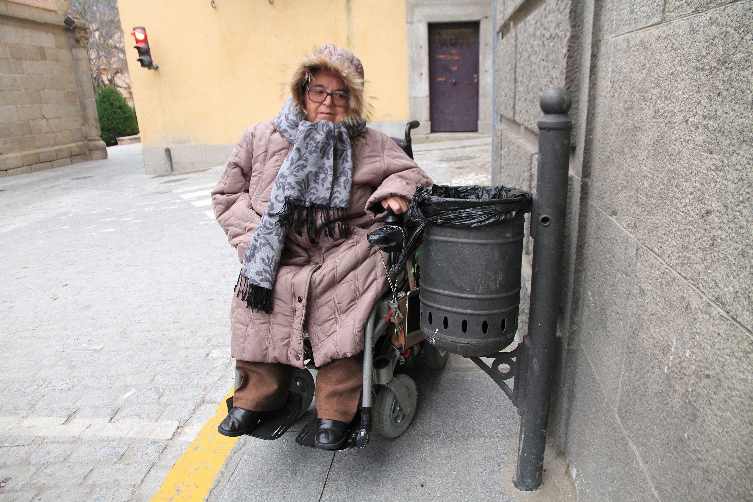 Miembros de Frater afrontan los primeros metros de la calle San Juan, junto al Acueducto.