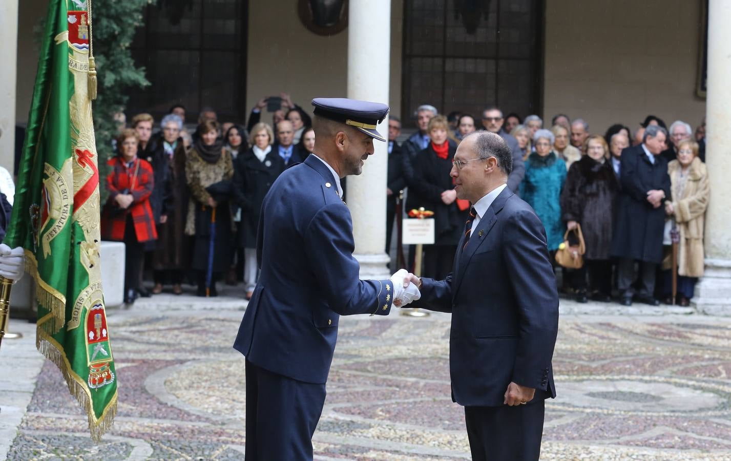 El arma de Infantería, el Cuerpo Jurídico Militar y los capellanes castrenses festejaron hoy a su patrona, la Inmaculada Concepción, en un acto celebrado en el Palacio Real de Valladolid