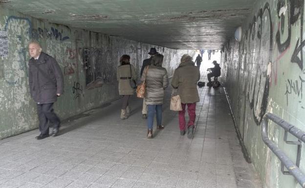 El paseo peatonal de Arco de Ladrillo, antes de la rehabilitación.