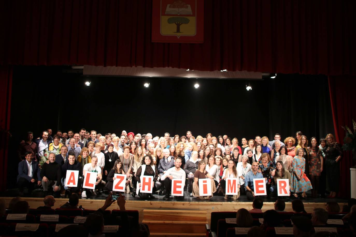 El centro cultural Eloy Arribas ha acogido este fin de semana la presentación del calendario erótico en el que vecinos de Pedrajas de San Esteban posan con fines benéficos, con el objetivo de recaudar fondos para causas solidarias. El pasado calendario (el de este año 2019) consiguió dinero para la Asociación Española para el Cáncer. La recaudación por la venta de la edición del próximo año se destinará a la Asociación de Familiares de Enfermos de Alzhéimer y otras demencias de la comarca de Íscar.