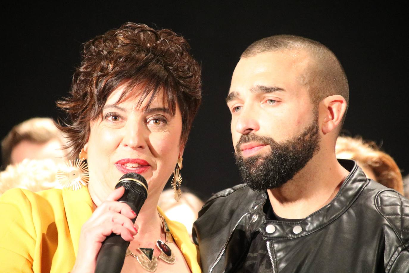 El centro cultural Eloy Arribas ha acogido este fin de semana la presentación del calendario erótico en el que vecinos de Pedrajas de San Esteban posan con fines benéficos, con el objetivo de recaudar fondos para causas solidarias. El pasado calendario (el de este año 2019) consiguió dinero para la Asociación Española para el Cáncer. La recaudación por la venta de la edición del próximo año se destinará a la Asociación de Familiares de Enfermos de Alzhéimer y otras demencias de la comarca de Íscar.